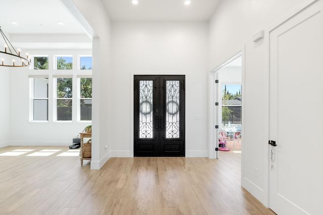 8907 Maple Hill Ln, Orangevale, CA 95662