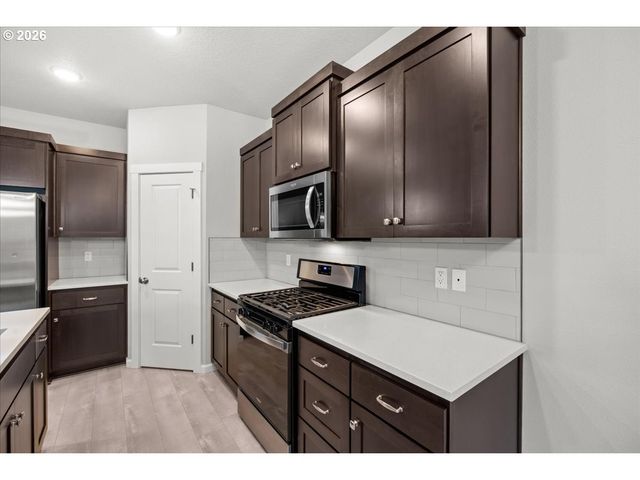 1593 19TH Ave, Forest Grove, OR 97116