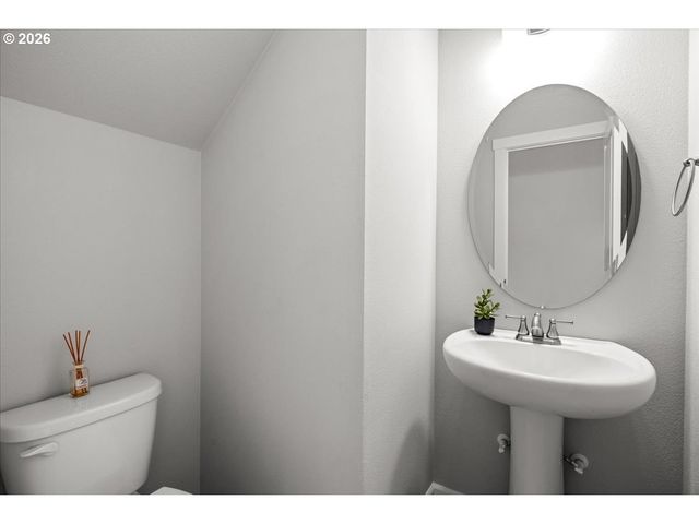 1593 19TH Ave, Forest Grove, OR 97116