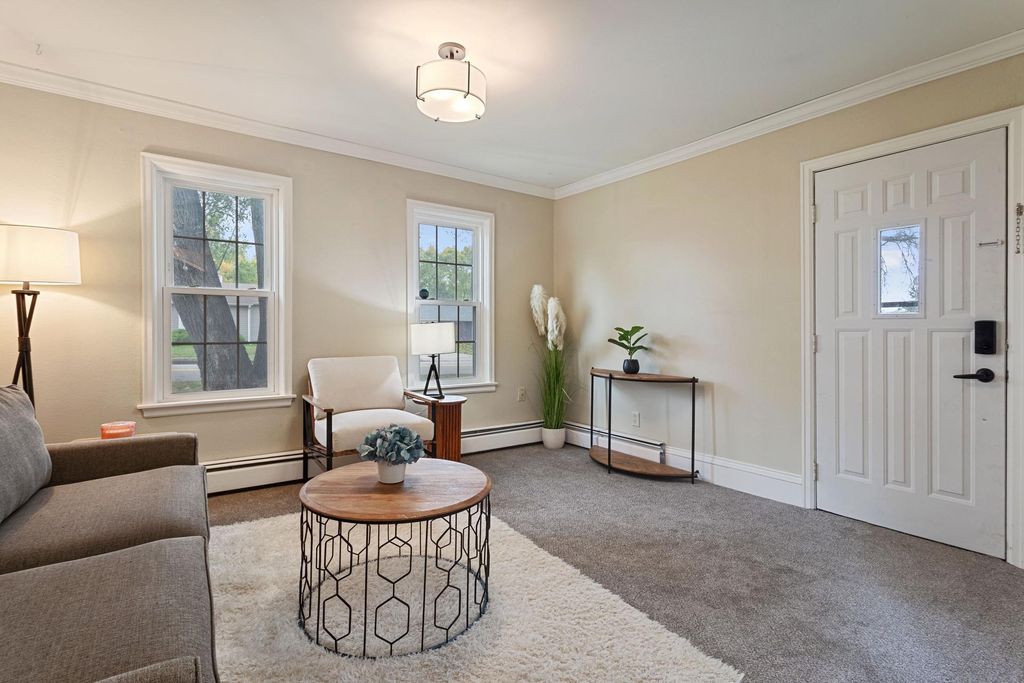 1467 County Road B E, Maplewood, MN 55109