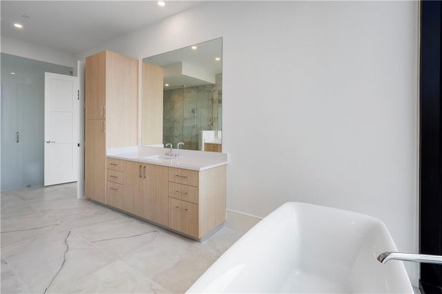 2425 Peachtree Road 1806, Atlanta, GA 30305