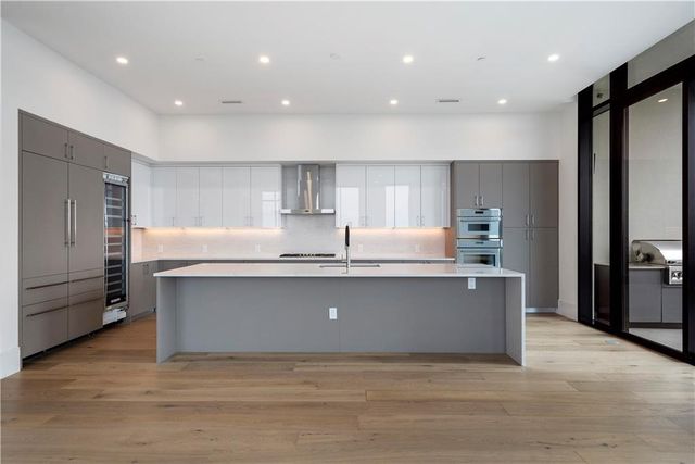 2425 Peachtree Road 1806, Atlanta, GA 30305