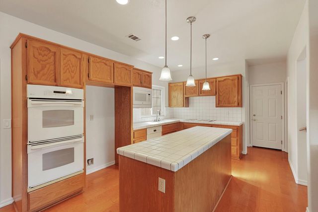 8633 White Owl Ct, Orangevale, CA 95662