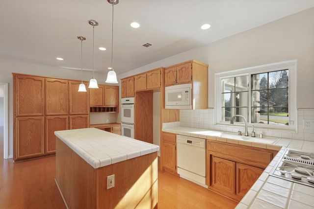 8633 White Owl Ct, Orangevale, CA 95662