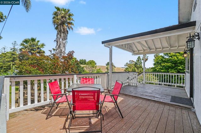 2165 James St, Martinez, CA 94553