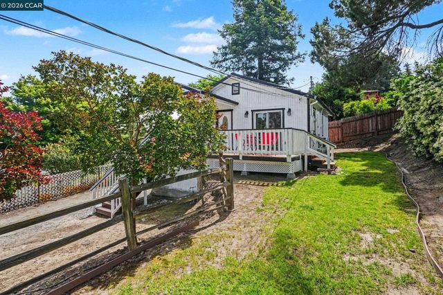 2165 James St, Martinez, CA 94553