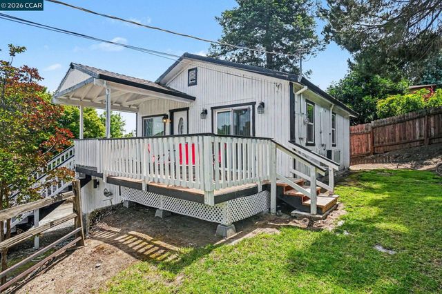 2165 James St, Martinez, CA 94553