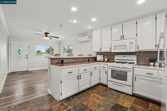 2165 James St, Martinez, CA 94553