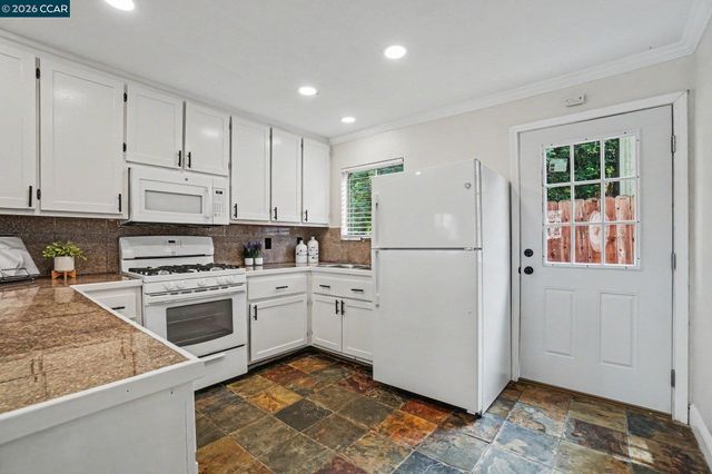 2165 James St, Martinez, CA 94553