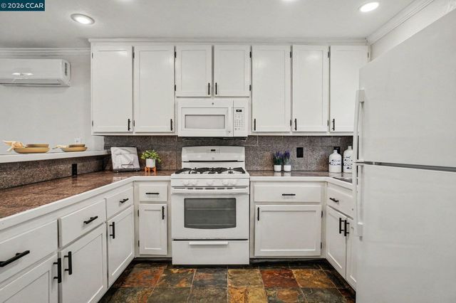 2165 James St, Martinez, CA 94553