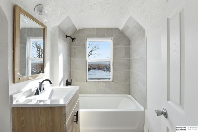 4531 N 39th Street, Omaha, NE 68111