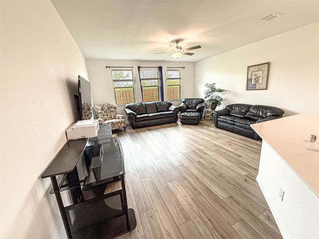 3401 Kingsview Drive, Denton, TX 76207
