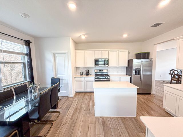 3401 Kingsview Drive, Denton, TX 76207