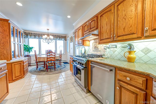 32 Dressler Road, Greenlawn, NY 11740