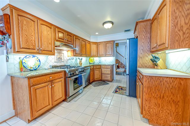 32 Dressler Road, Greenlawn, NY 11740