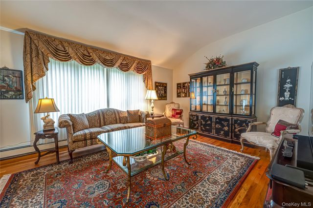 32 Dressler Road, Greenlawn, NY 11740