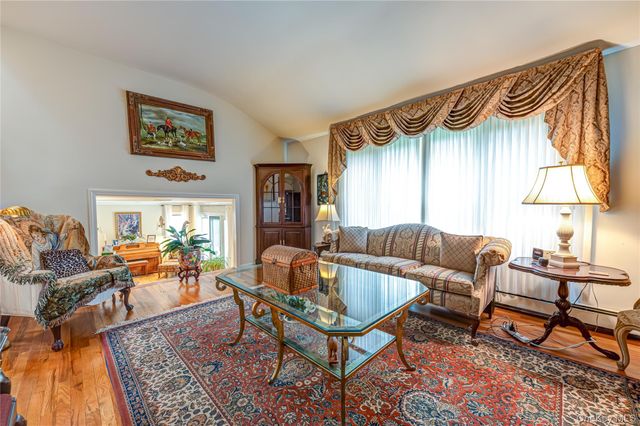 32 Dressler Road, Greenlawn, NY 11740