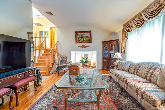 32 Dressler Road, Greenlawn, NY 11740