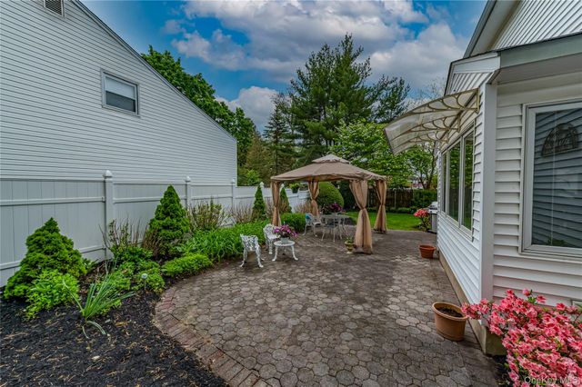32 Dressler Road, Greenlawn, NY 11740