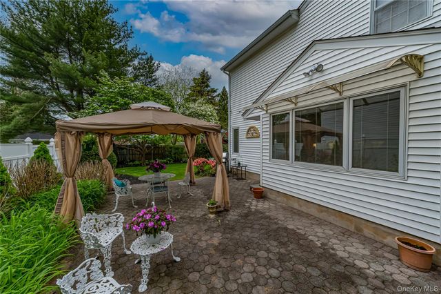 32 Dressler Road, Greenlawn, NY 11740
