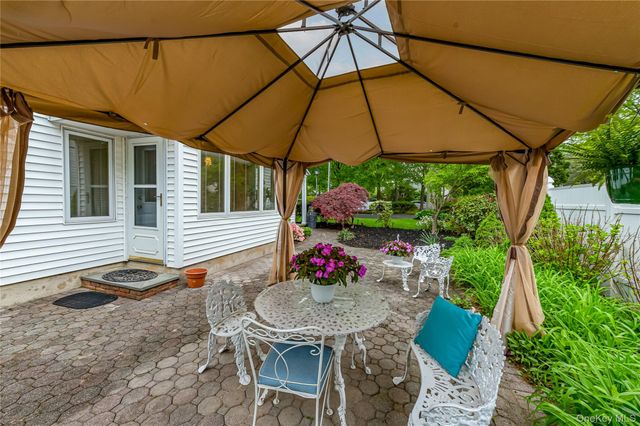32 Dressler Road, Greenlawn, NY 11740