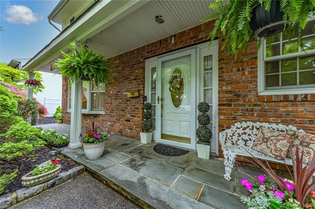 32 Dressler Road, Greenlawn, NY 11740
