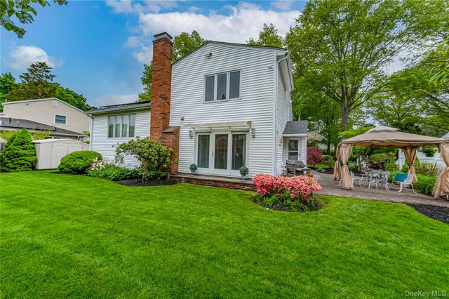 32 Dressler Road, Greenlawn, NY 11740