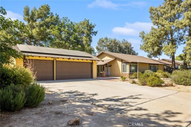 9447 Stirrup Street, Jurupa Valley, CA 92509