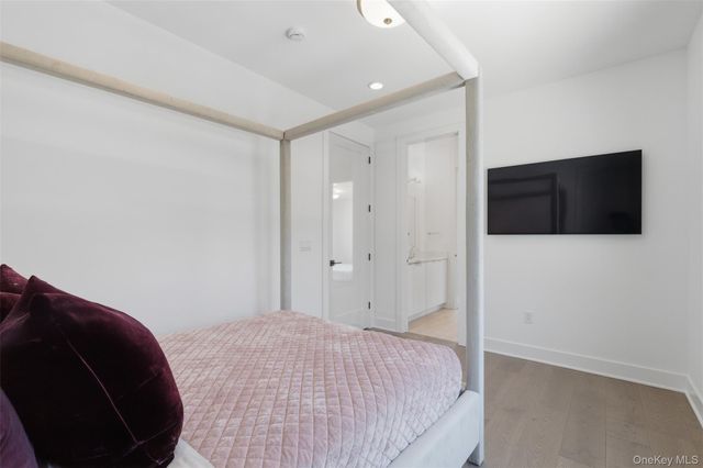 9 Sequoia Circle, Manhasset, NY 11030