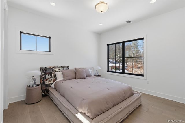 9 Sequoia Circle, Manhasset, NY 11030