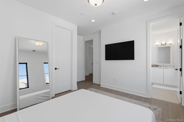 9 Sequoia Circle, Manhasset, NY 11030