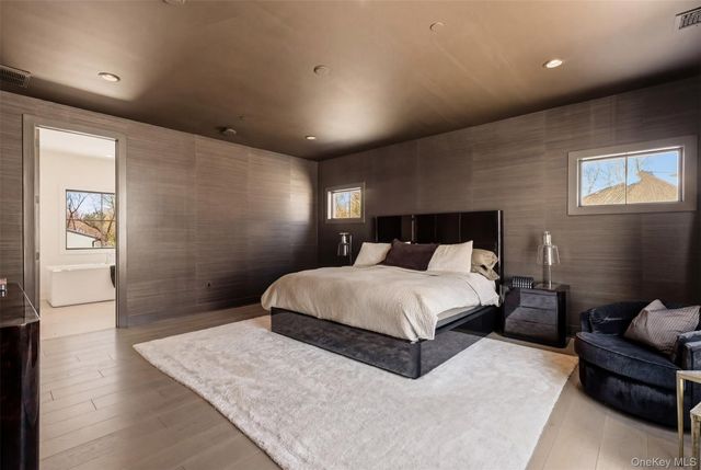 9 Sequoia Circle, Manhasset, NY 11030