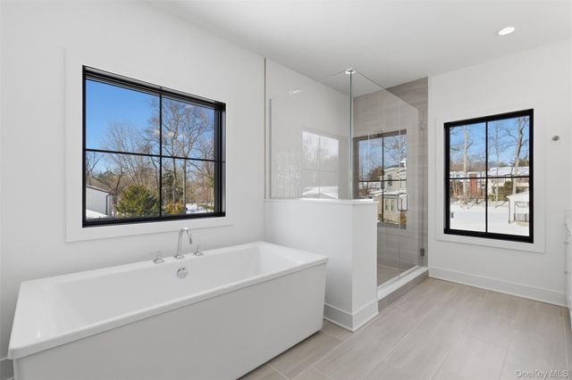 9 Sequoia Circle, Manhasset, NY 11030