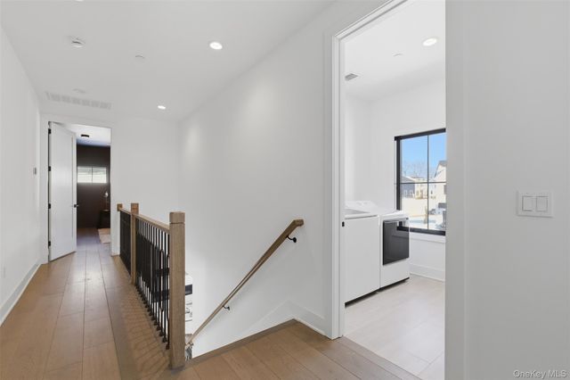 9 Sequoia Circle, Manhasset, NY 11030