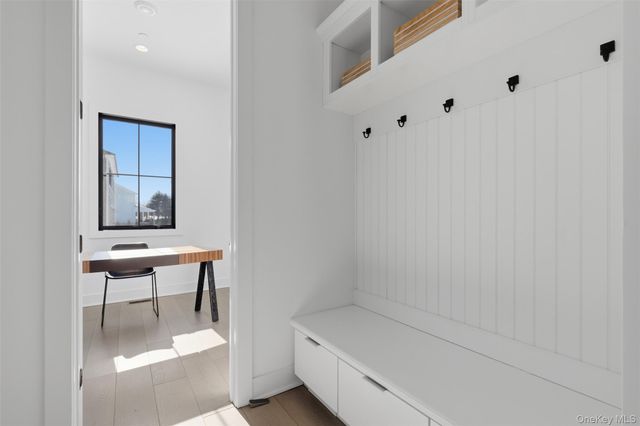 9 Sequoia Circle, Manhasset, NY 11030