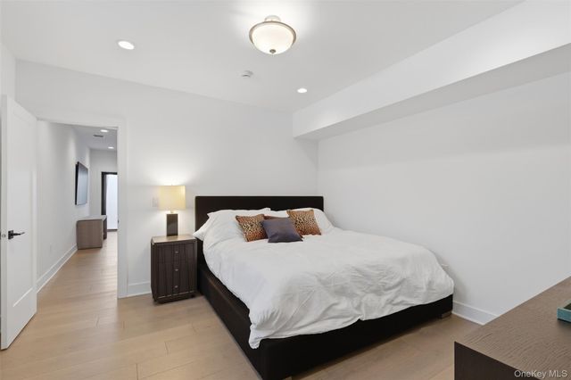 9 Sequoia Circle, Manhasset, NY 11030