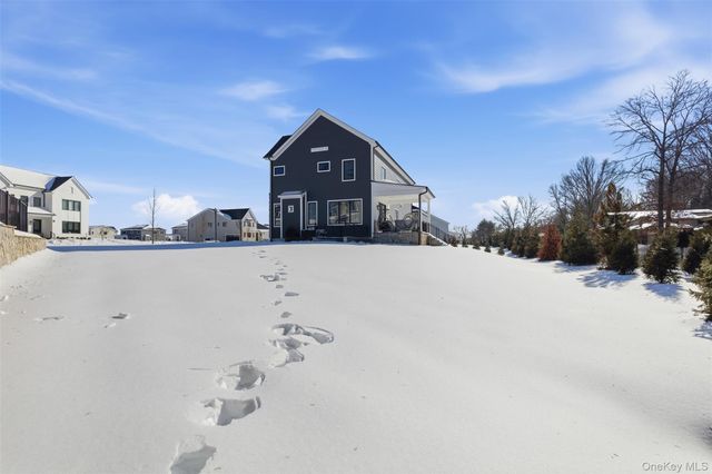 9 Sequoia Circle, Manhasset, NY 11030