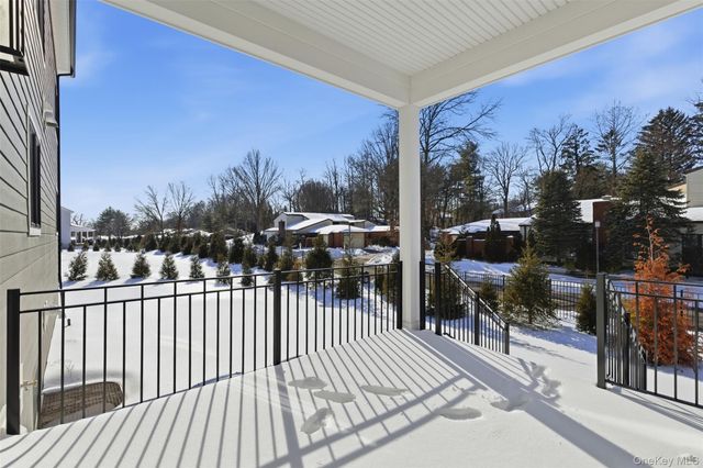 9 Sequoia Circle, Manhasset, NY 11030