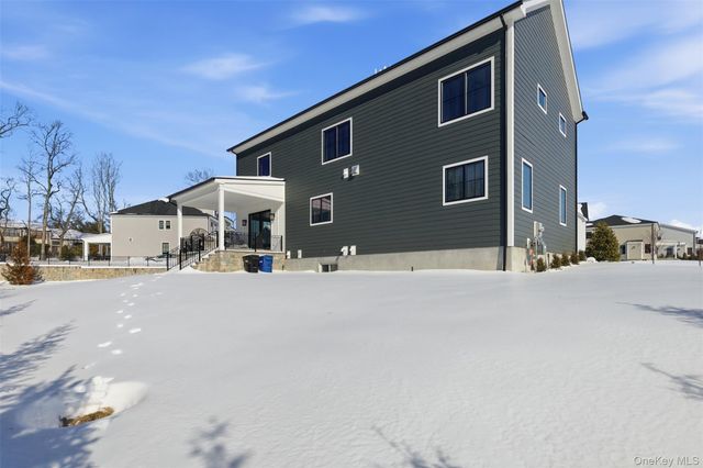 9 Sequoia Circle, Manhasset, NY 11030