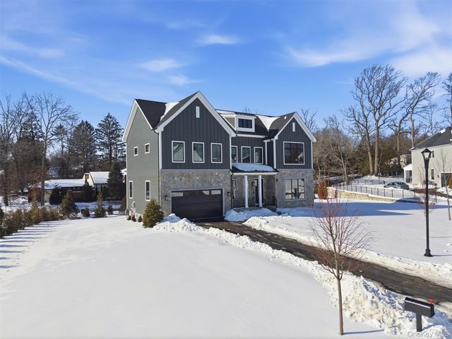9 Sequoia Circle, Manhasset, NY 11030
