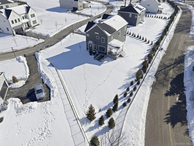 9 Sequoia Circle, Manhasset, NY 11030