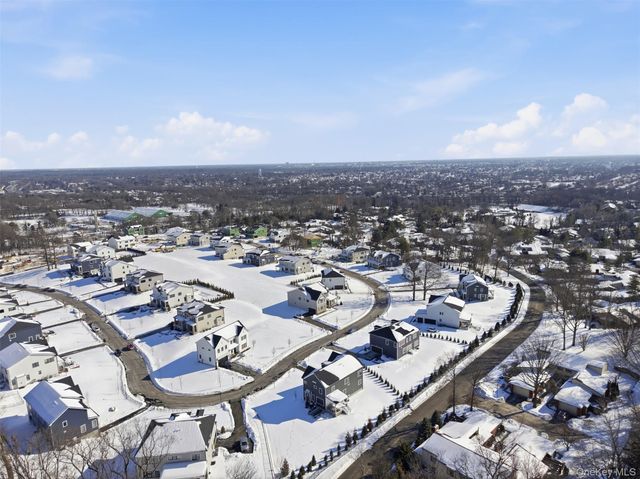 9 Sequoia Circle, Manhasset, NY 11030