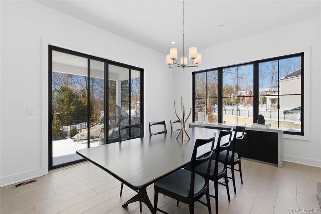 9 Sequoia Circle, Manhasset, NY 11030