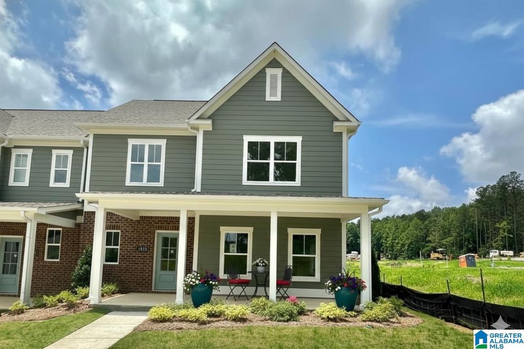 1014 UNALI TOWNES LOOP, Leeds, AL 35094