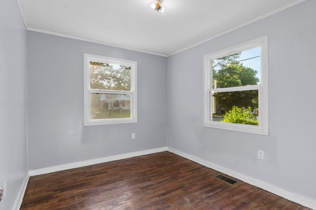 902 N Cedar Street, Searcy, AR 72143