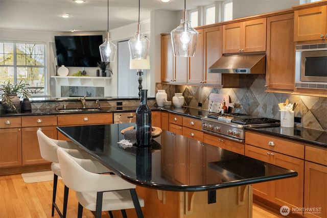 773 Summerhill Ridge Drive NW, Issaquah, WA 98027