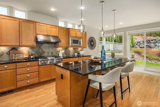 773 Summerhill Ridge Drive NW, Issaquah, WA 98027