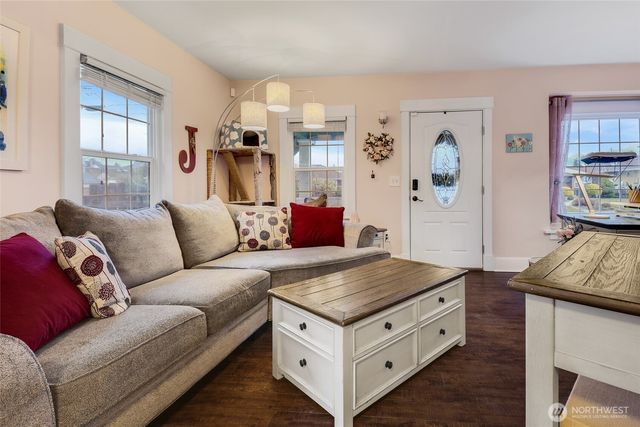 6420 S J Street, Tacoma, WA 98408