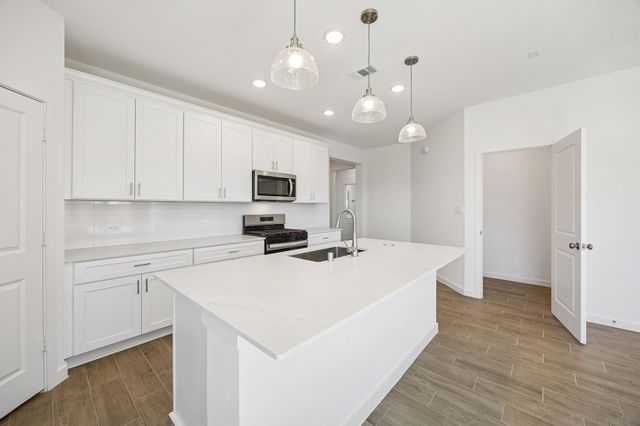 656 Amber Falls Drive, Montgomery, TX 77356