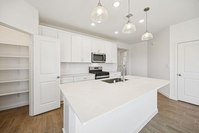 656 Amber Falls Drive, Montgomery, TX 77356